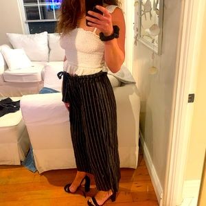 Black Pinstripe Linen Ctopped Pants Size M